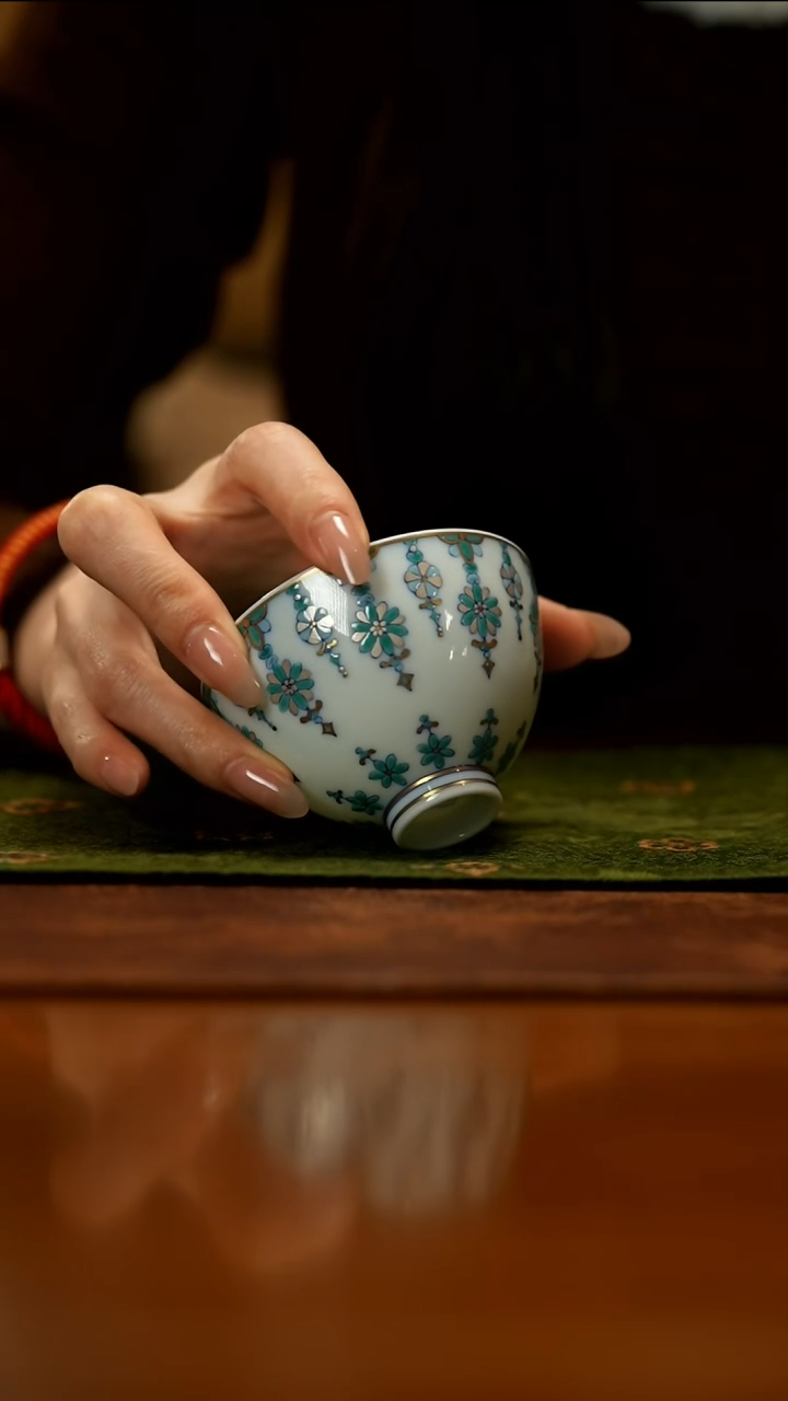 【闪购商品】瓷片冉月             