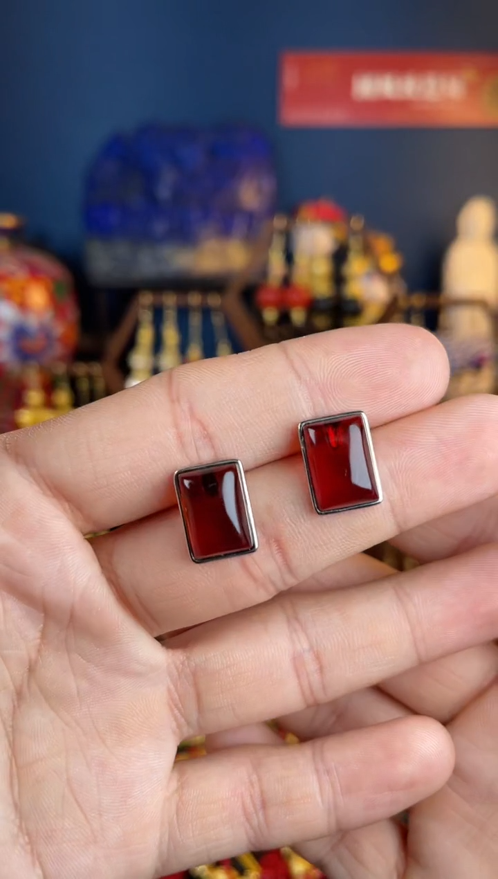 【闪购商品】血珀耳饰银S925镶嵌耳钉