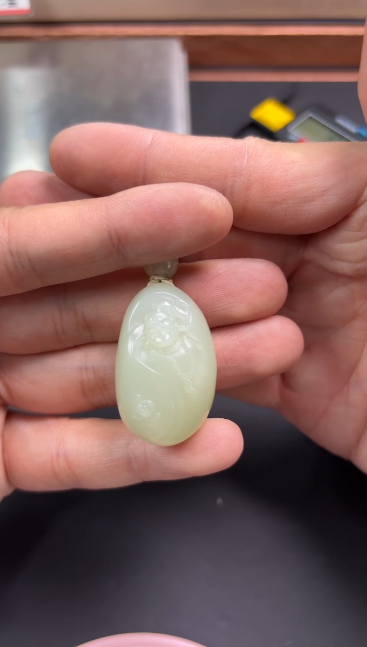 【闪购商品】和田玉吊坠(赠链)未镶嵌且末微色差迪克兰吊坠
