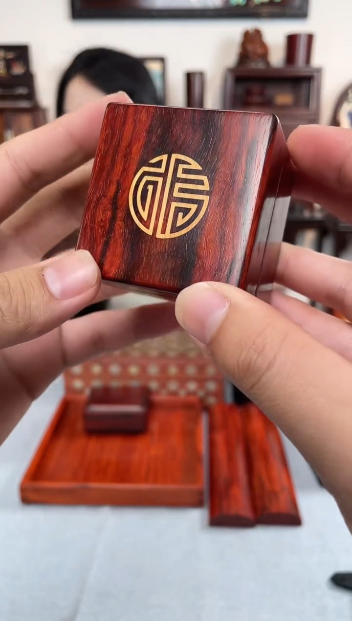 【闪购商品】紫檀木类成套家具戒指盒