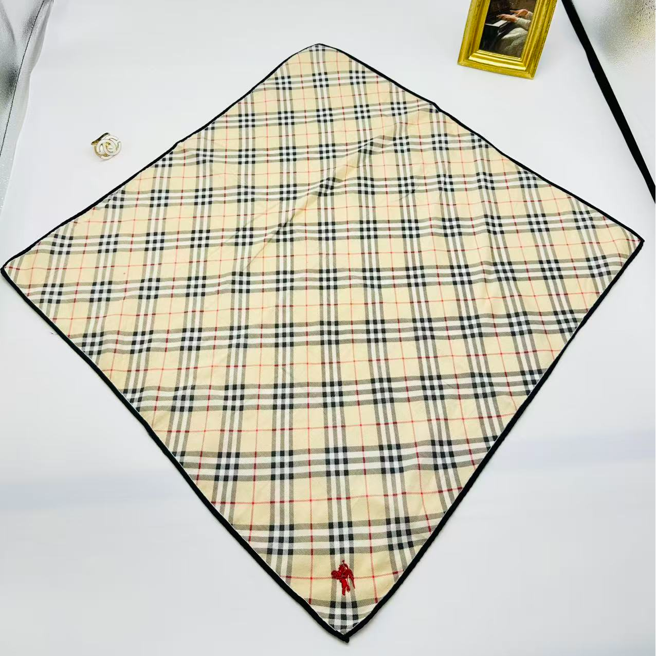 95新 BURBERRY/博柏利 海囤/巴宝莉/丝巾/yy09516