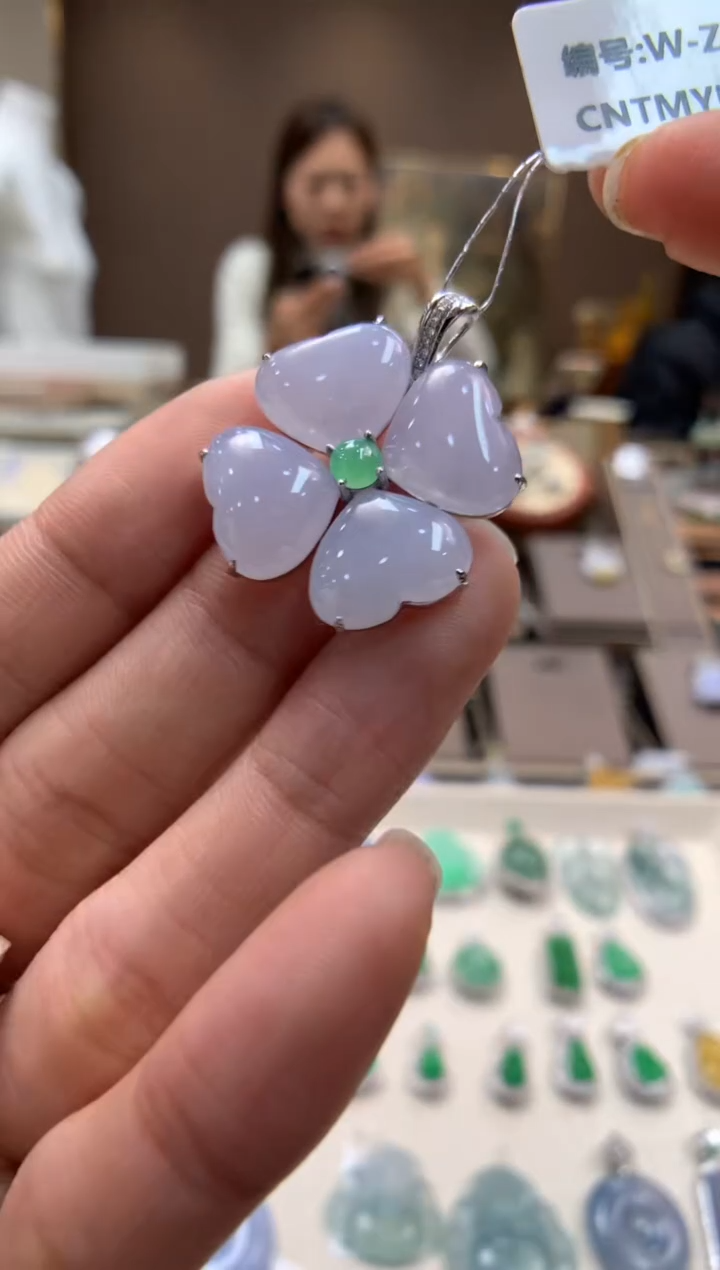 【闪购商品】翡翠颈饰18K金镶嵌四叶草