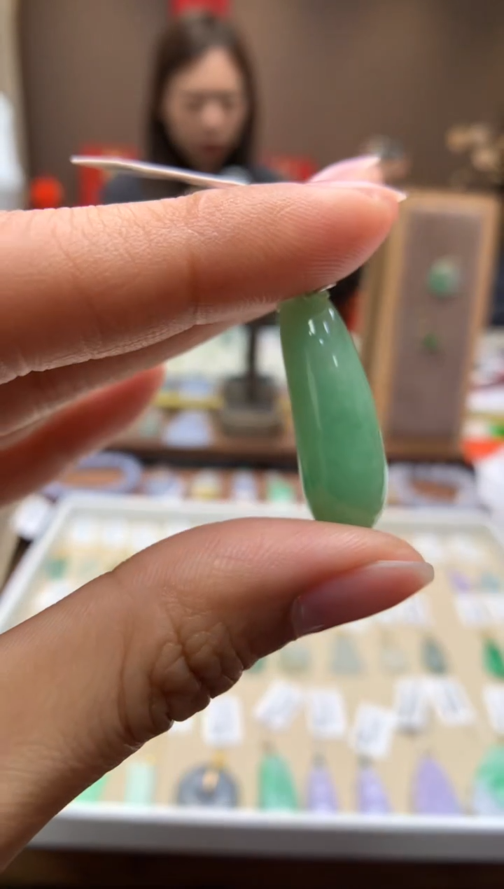 【闪购商品】翡翠颈饰未镶嵌福瓜
