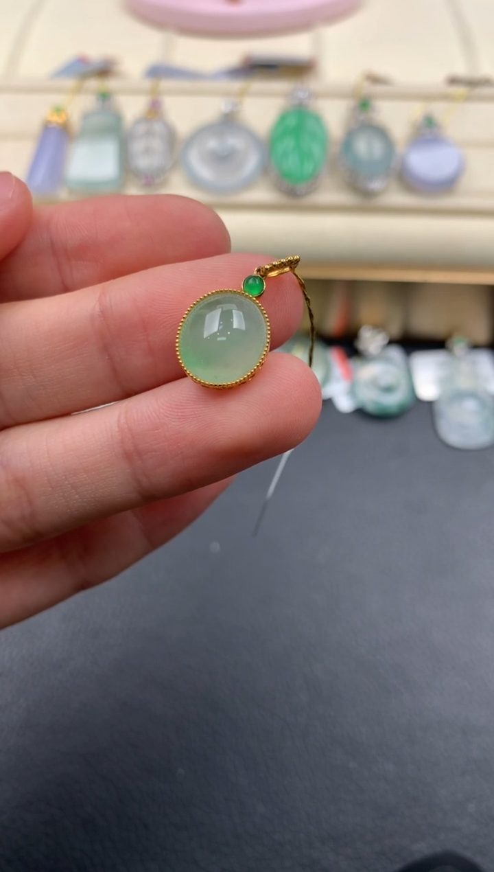 【闪购商品】翡翠颈饰18K金镶嵌A930    