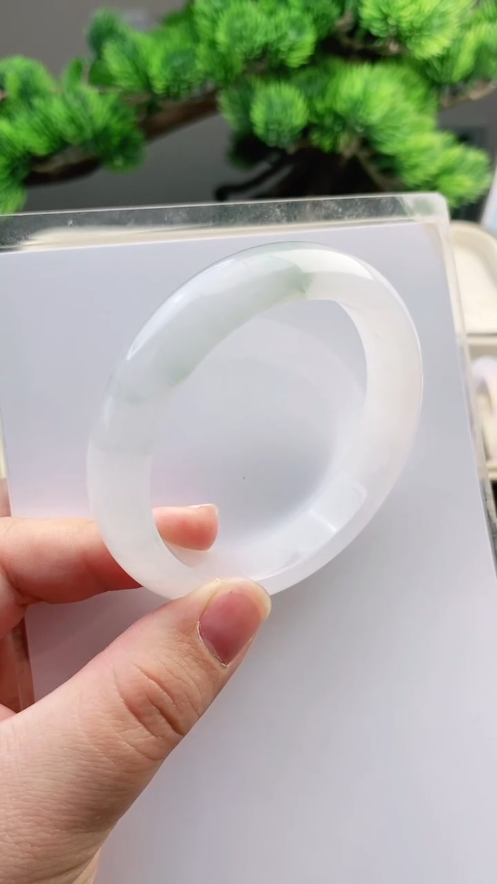 【闪购商品】石英质玉手镯未镶嵌56