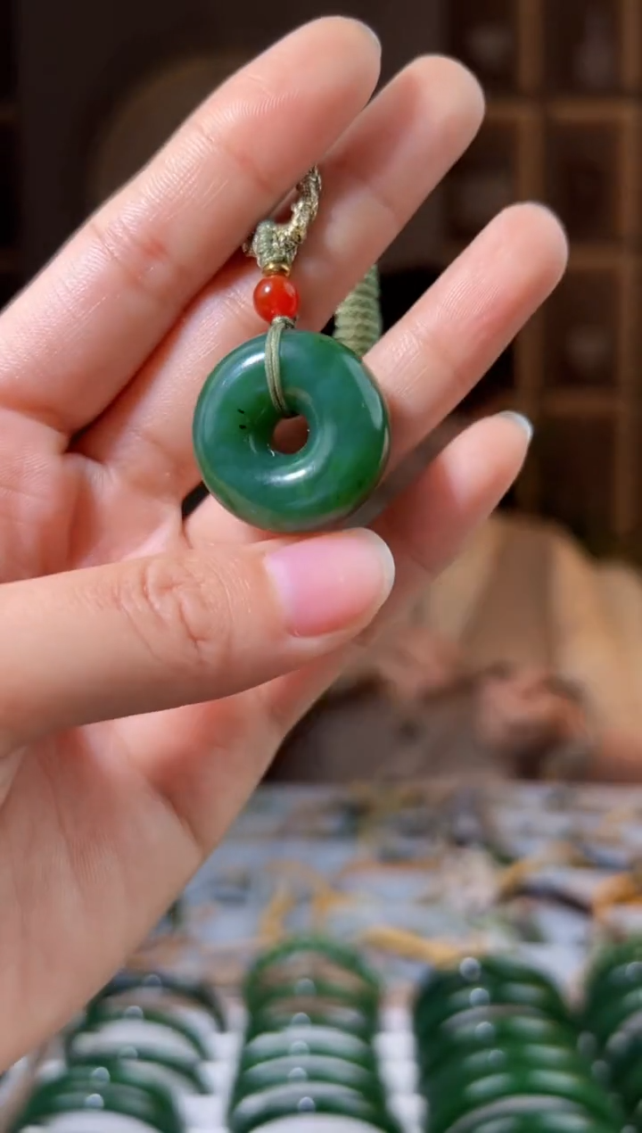 颈饰未镶嵌和田玉拍一发一，拍一发一