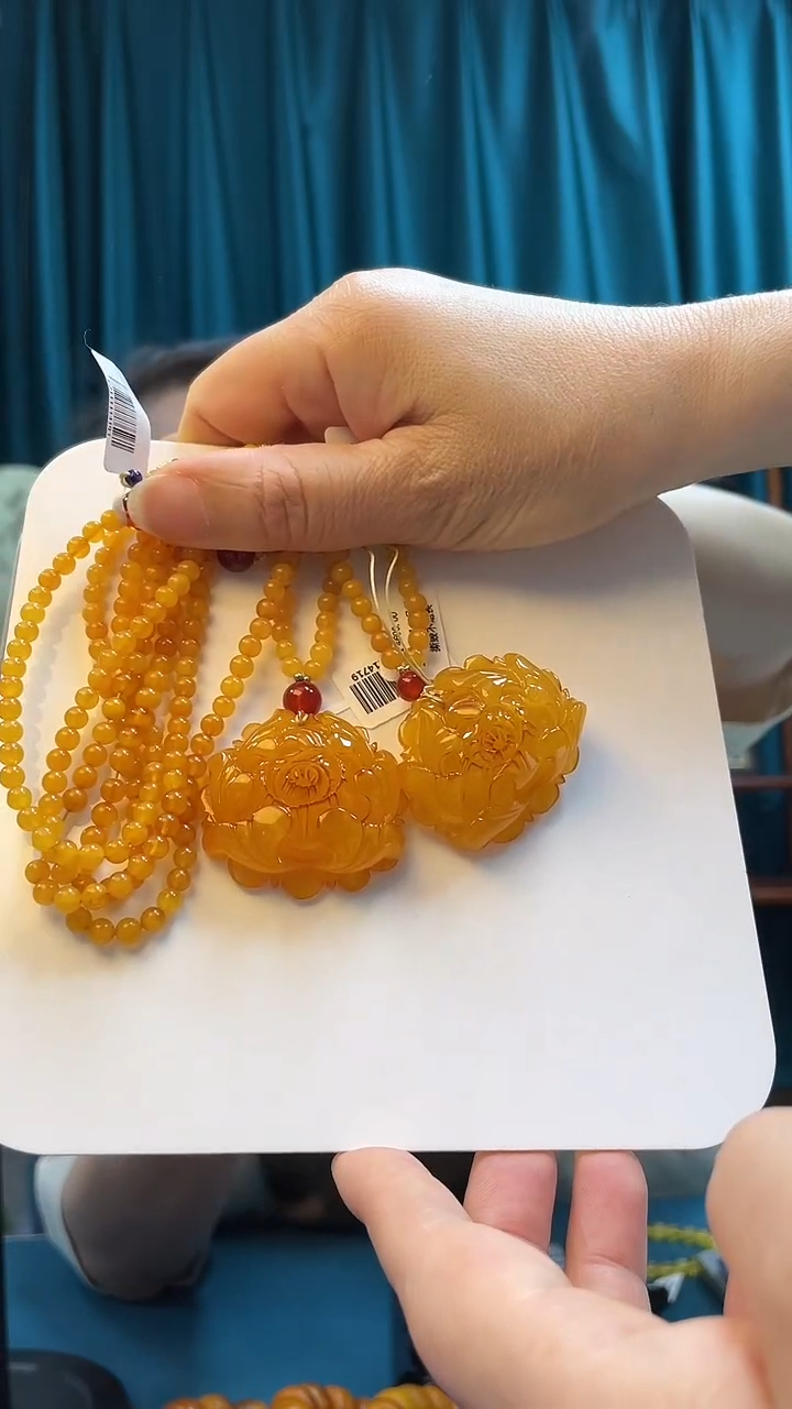 未镶嵌吊坠(赠链)蜜蜡蜜蜡牡丹花套装（多样性只发其一）