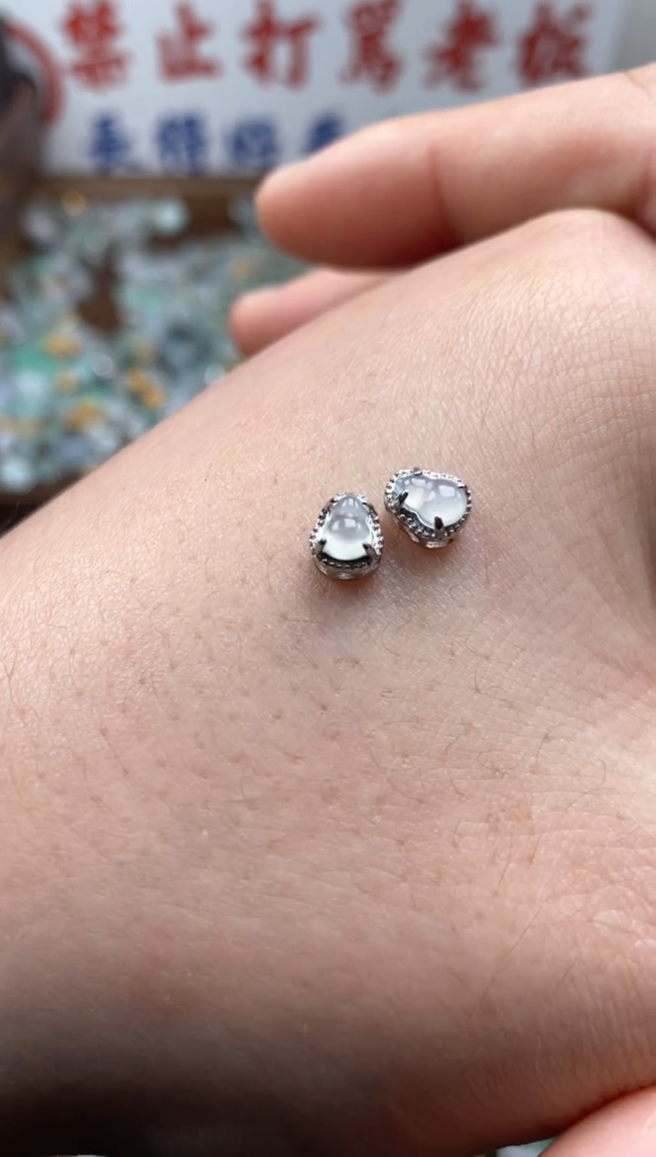 【闪购商品】翡翠颈饰未镶嵌哥哥