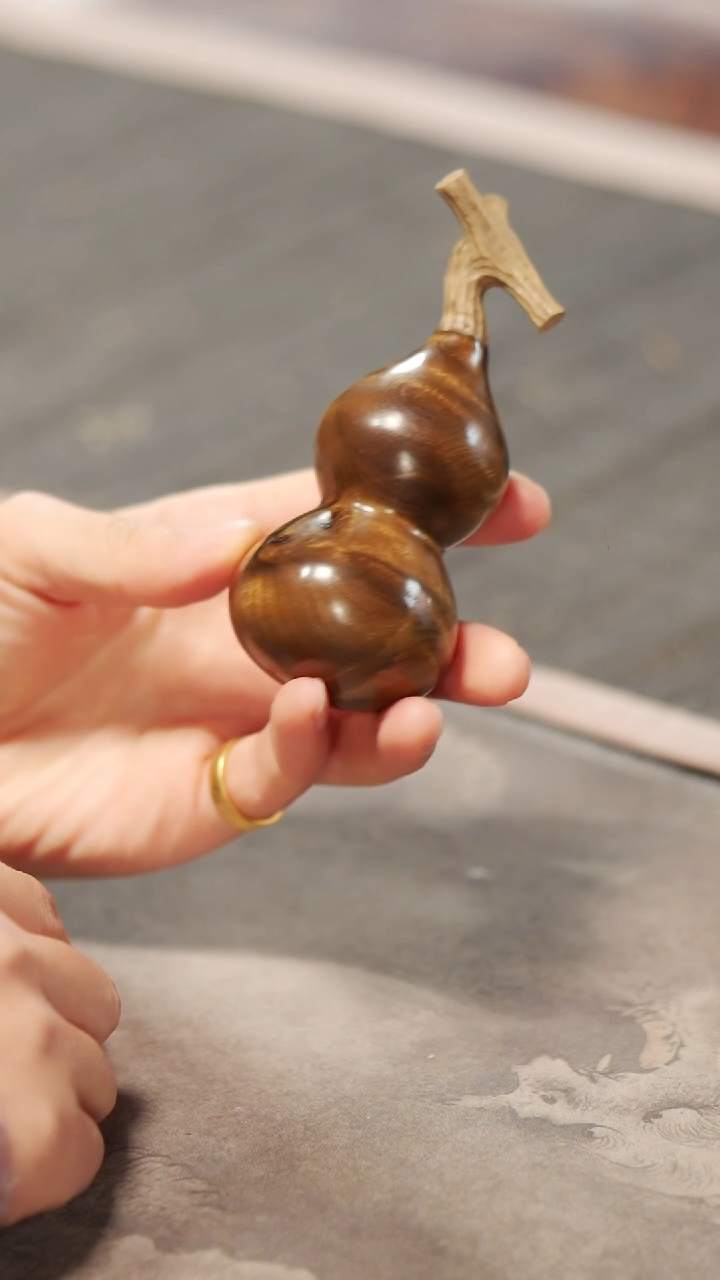 【闪购商品】金丝楠木雕337微瑕水波纹手工葫芦把玩件