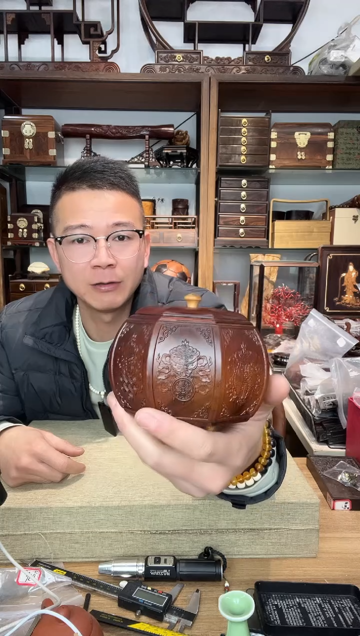 乌木类书架517非酸雕刻八角茶叶罐中号   瑕疵