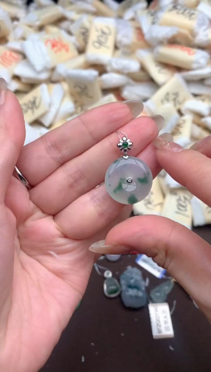 【闪购商品】翡翠挂件18K金镶嵌—