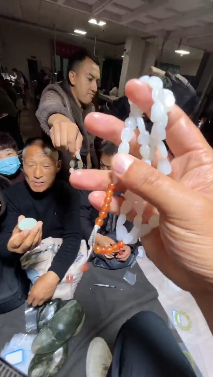 未镶嵌和田玉（糖玉）挂件和田玉