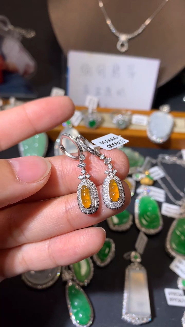 【闪购商品】翡翠吊坠(不含链)18K金镶嵌耳饰