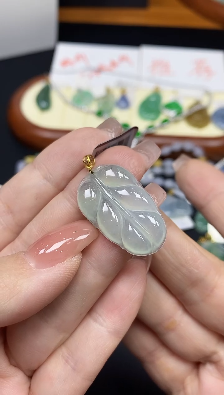 吊坠(不含链)18K金镶嵌翡翠叶子18K金扣镶嵌@@CMT