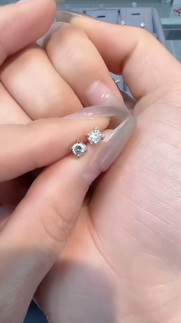 【闪购商品】钻石30分耳钉18K金镶嵌发一