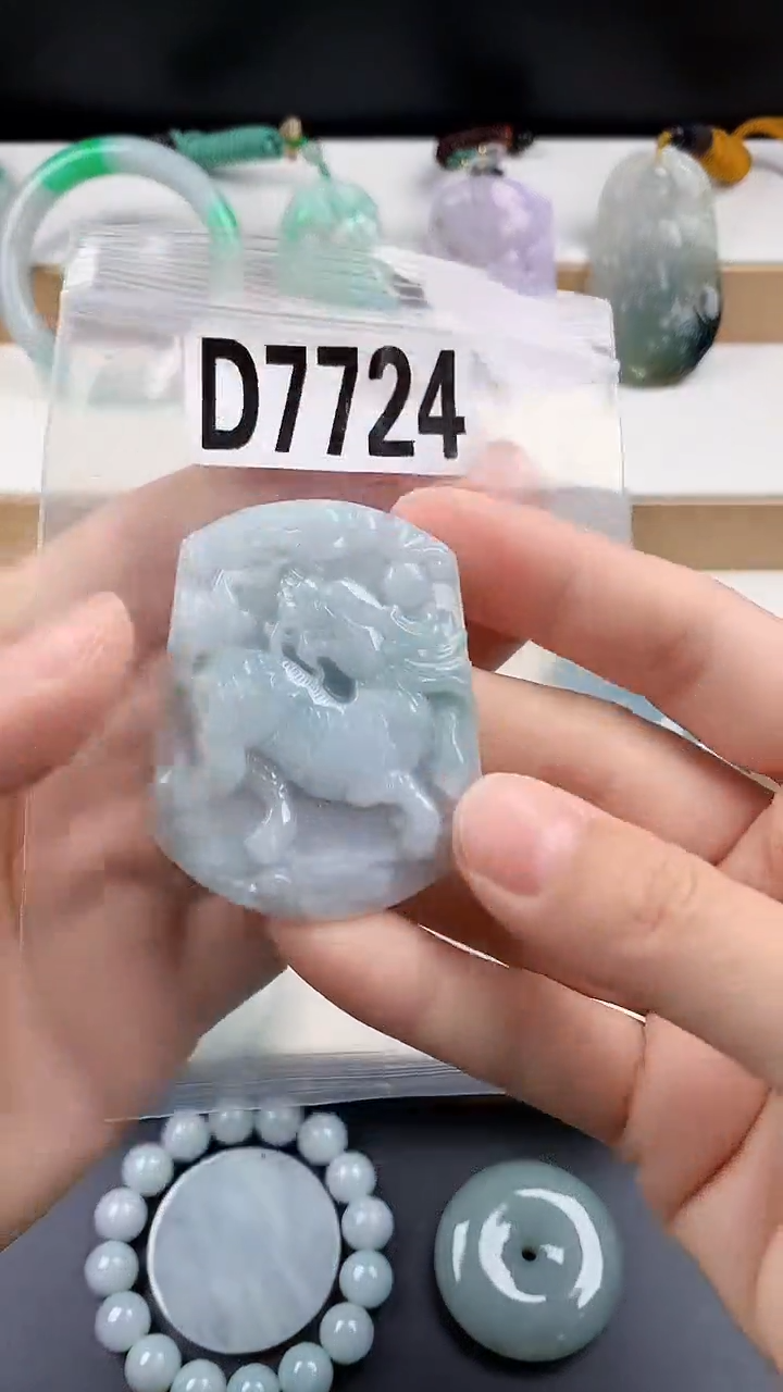 颈饰未镶嵌翡翠天然翡翠吊坠挂件