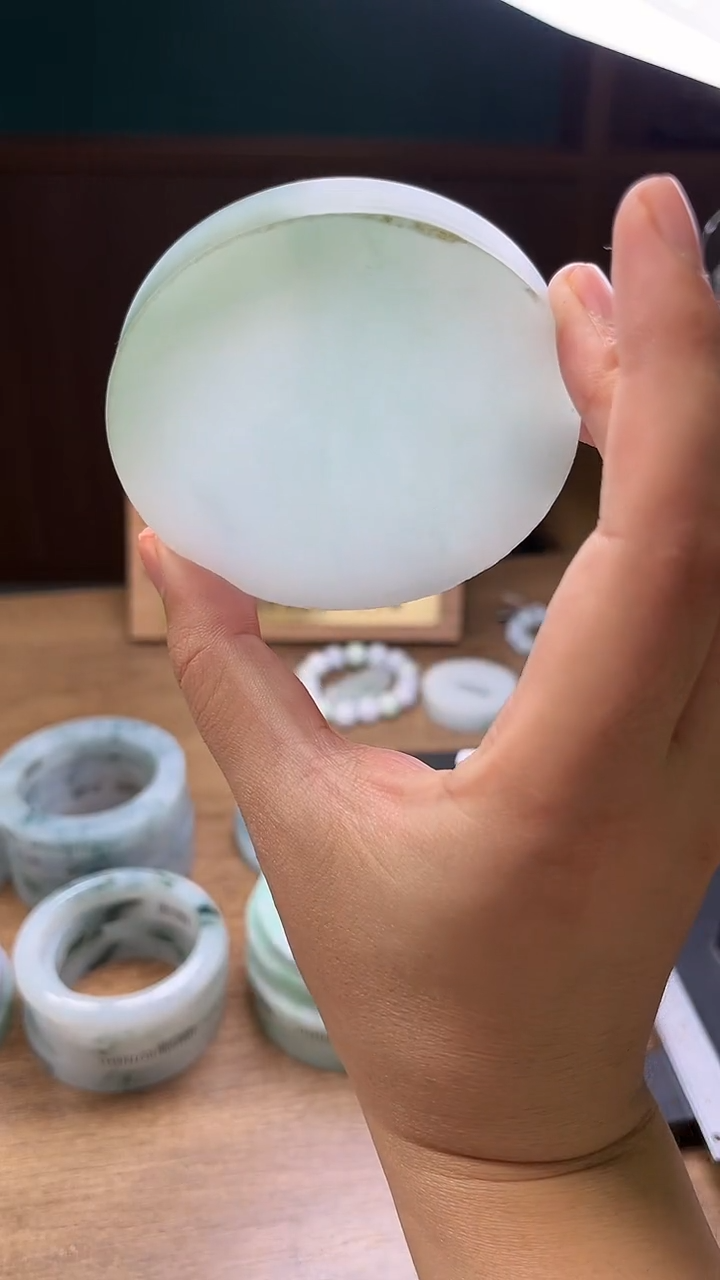 未镶嵌手镯定制翡翠天**惑定制