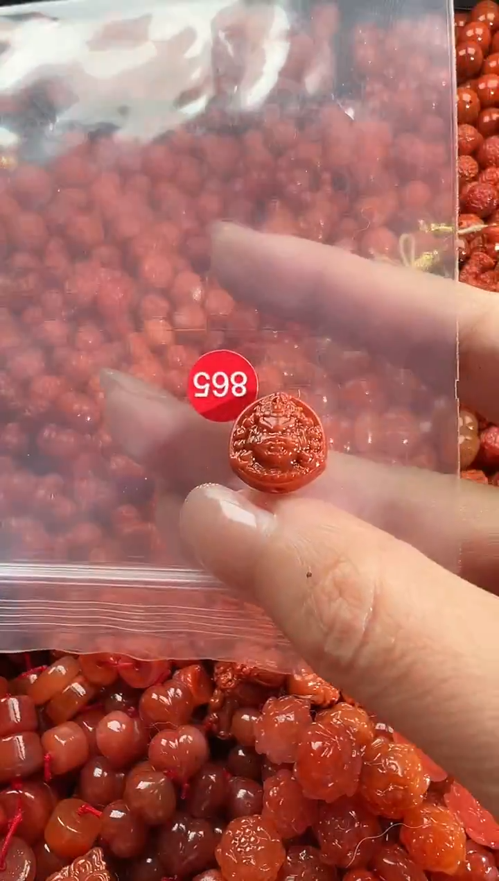 颈饰未镶嵌南红玛瑙1