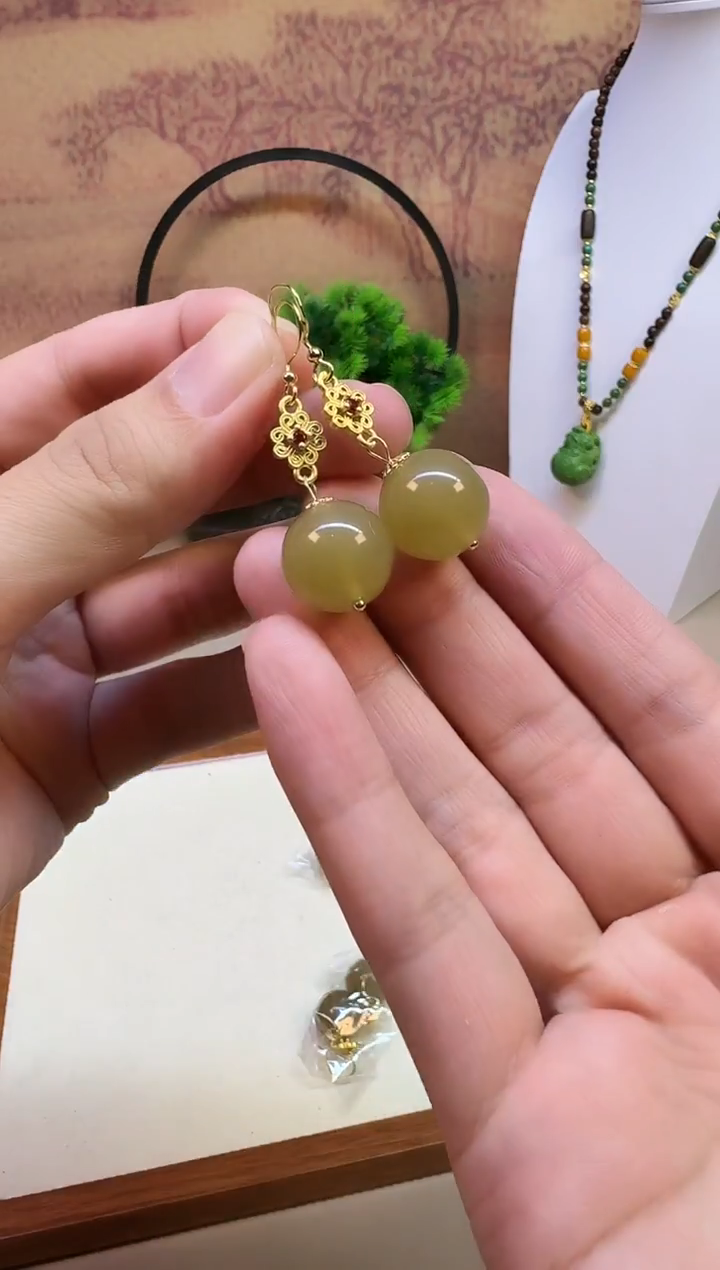 14K金镶嵌和田玉耳饰E192