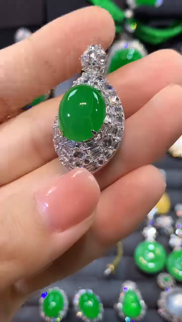 吊坠(不含链)18K金镶嵌翡翠吊坠