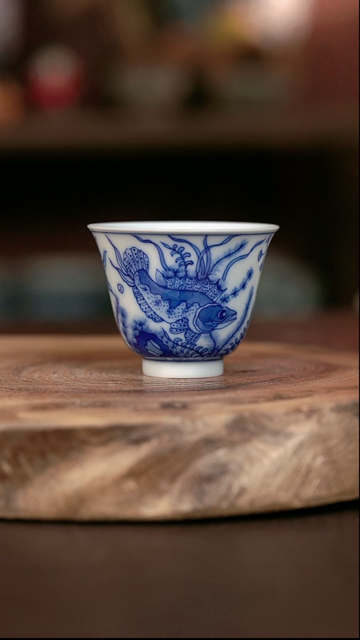 手绘微瑕 高温现代瓷 气窑  鱼王 铃铛杯60c