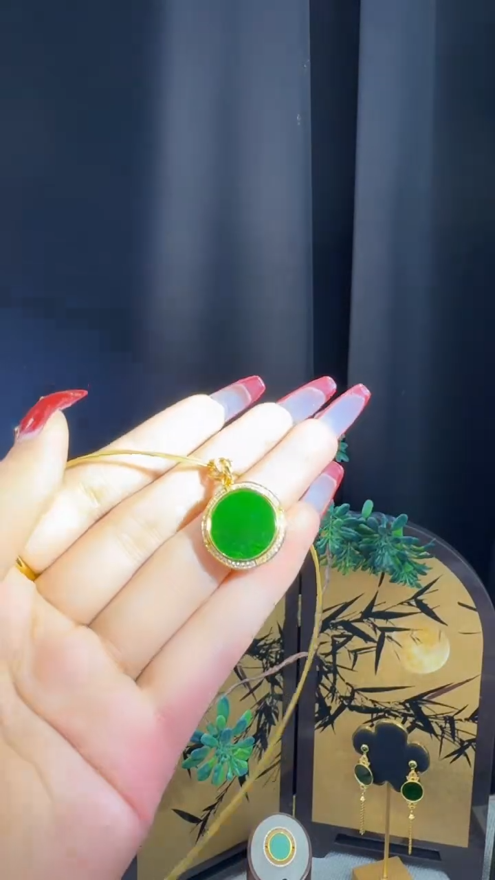 【闪购商品】翡翠吊坠(不含链)银S925镀金镶嵌天然缅甸翡翠A货吊坠