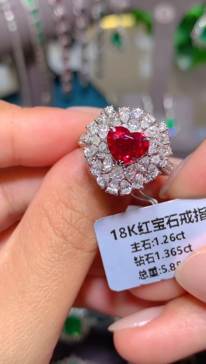 18K金镶嵌戒指红宝石1.26ct 无烧主证鸽血红