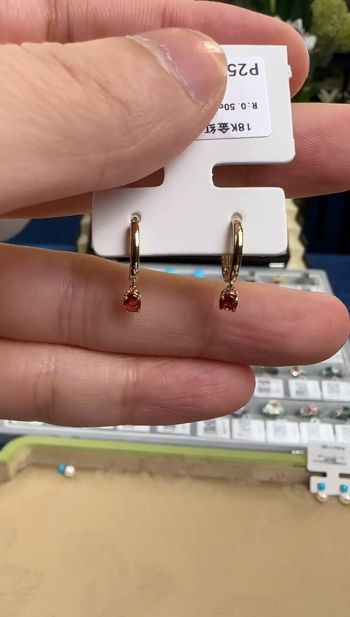 【闪购商品】红宝石耳饰18K金镶嵌T04740