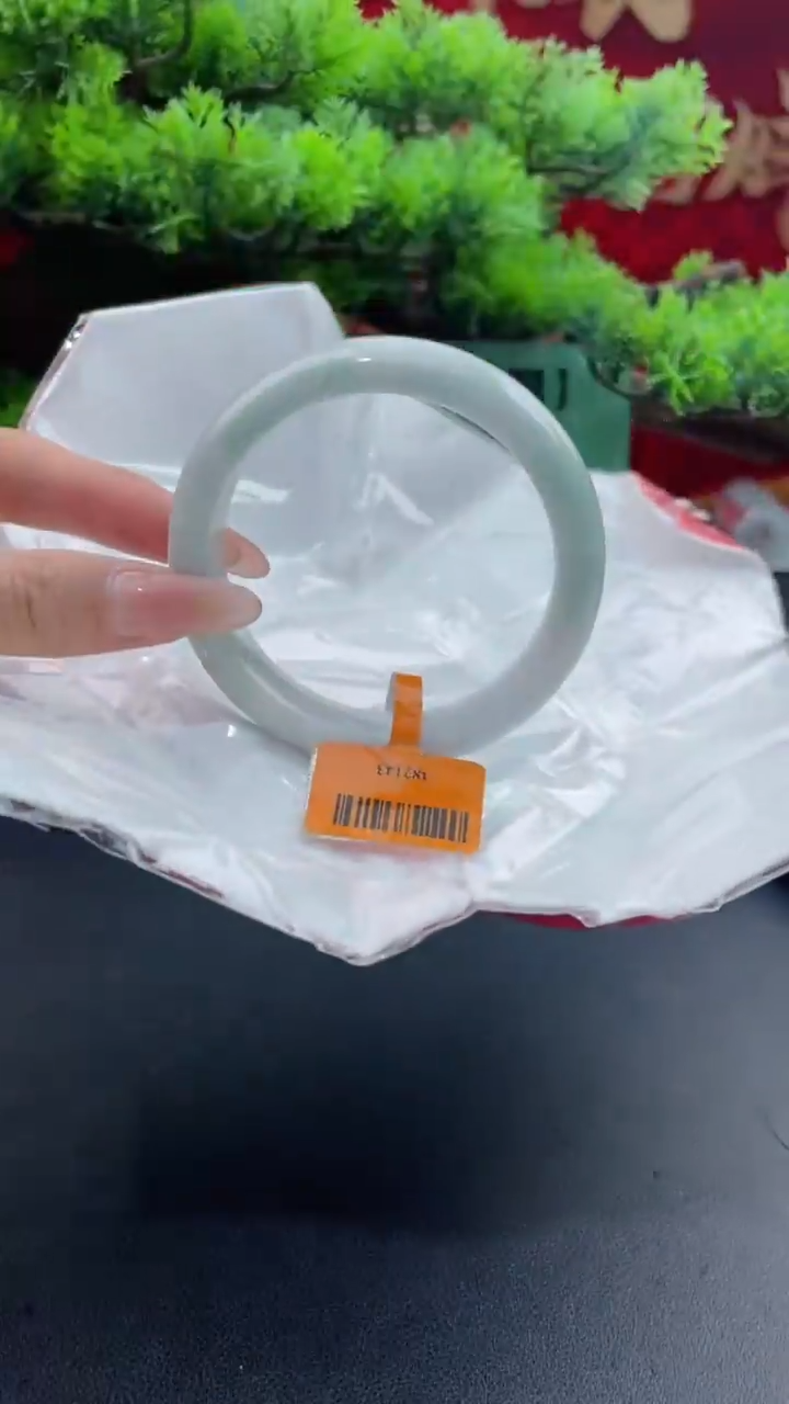【闪购商品】翡翠手镯未镶嵌10翡翠手镯（微瑕）