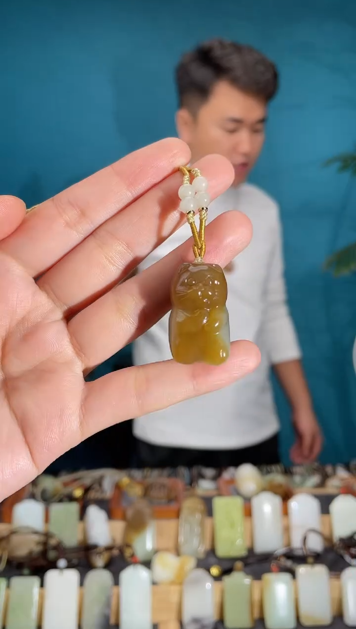 颈饰未镶嵌和田玉1