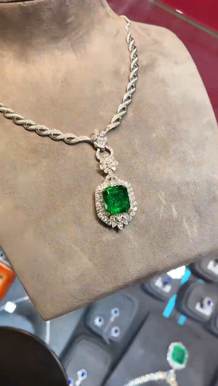 18K金镶嵌套链祖母绿【闪购】7.47ct/七天鉴赏/沃顿