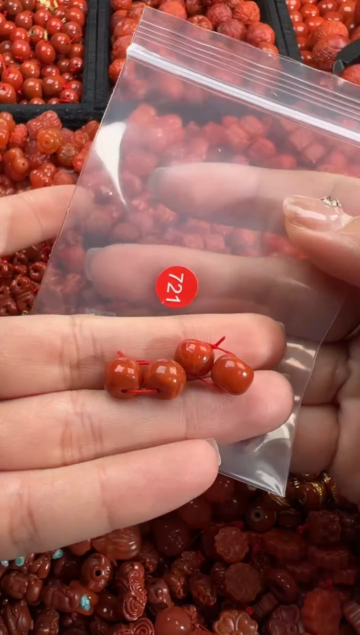 南红玛瑙未镶嵌颈饰1