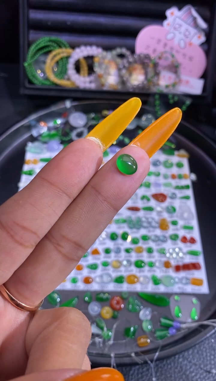 未镶嵌挂件翡翠蛋