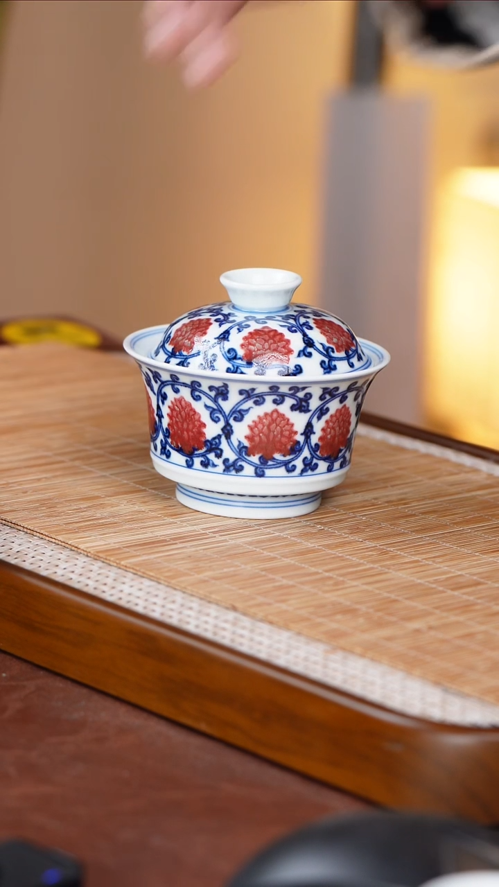 手工手绘青花釉里红盖碗