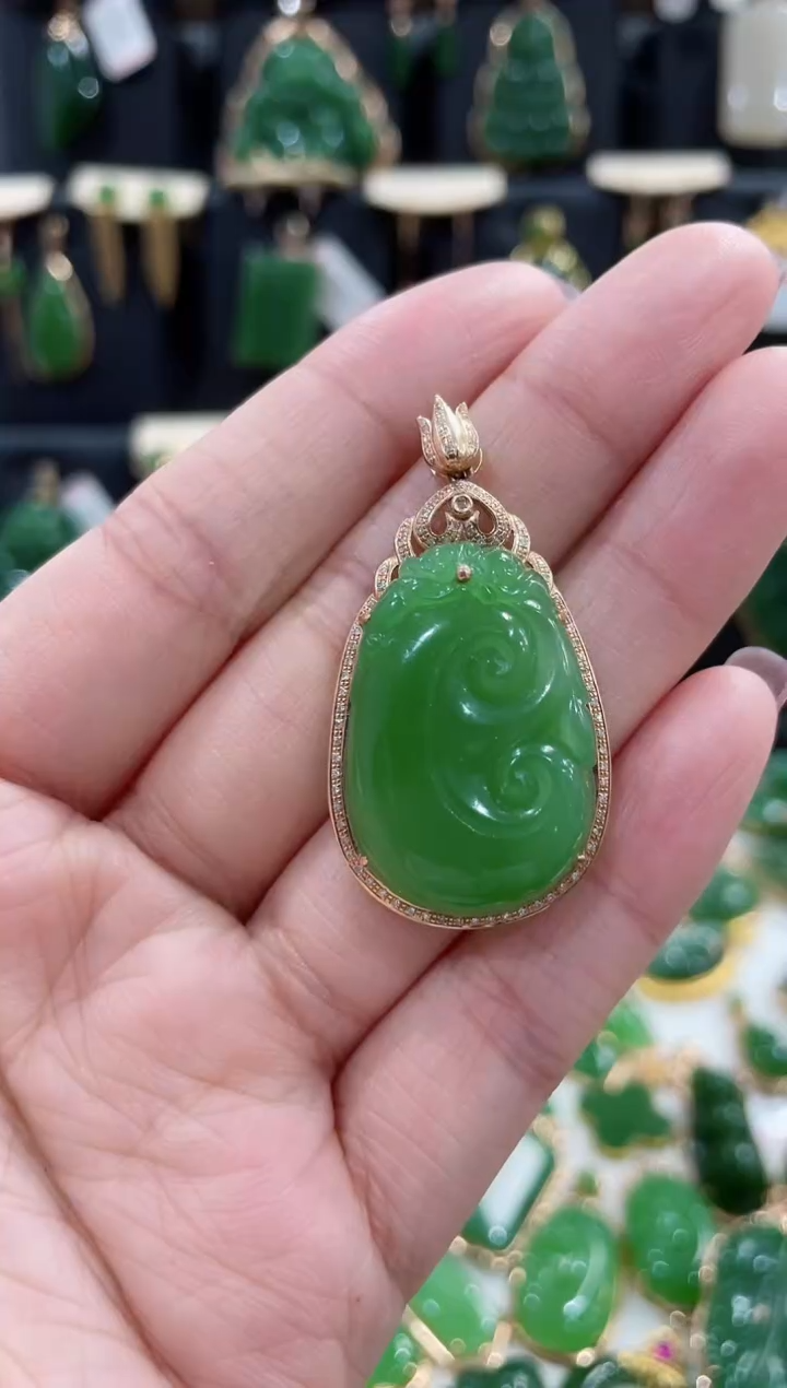 【闪购商品】和田玉（碧玉）颈饰18K金镶嵌如意