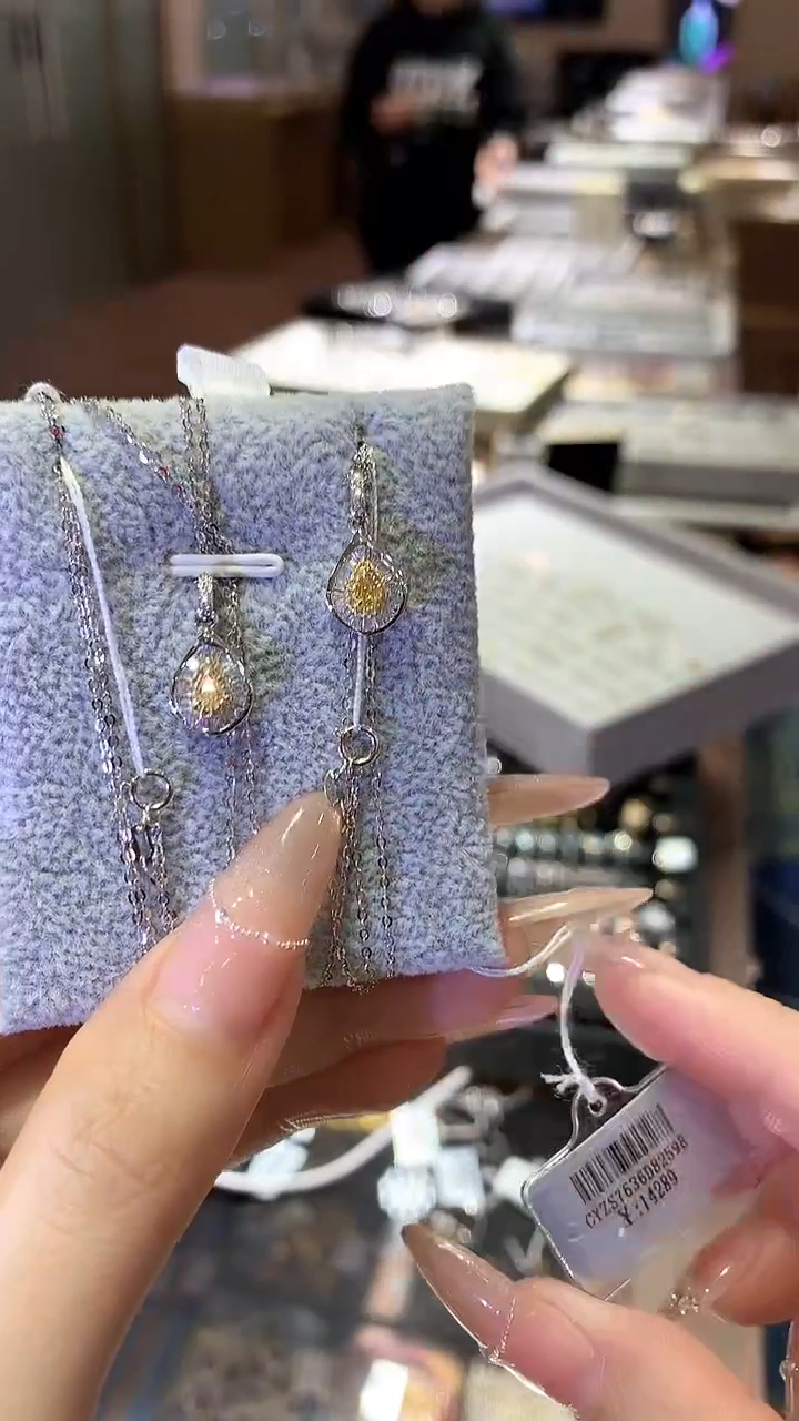 【闪购商品】钻石项链18K金镶嵌项链多样性发一