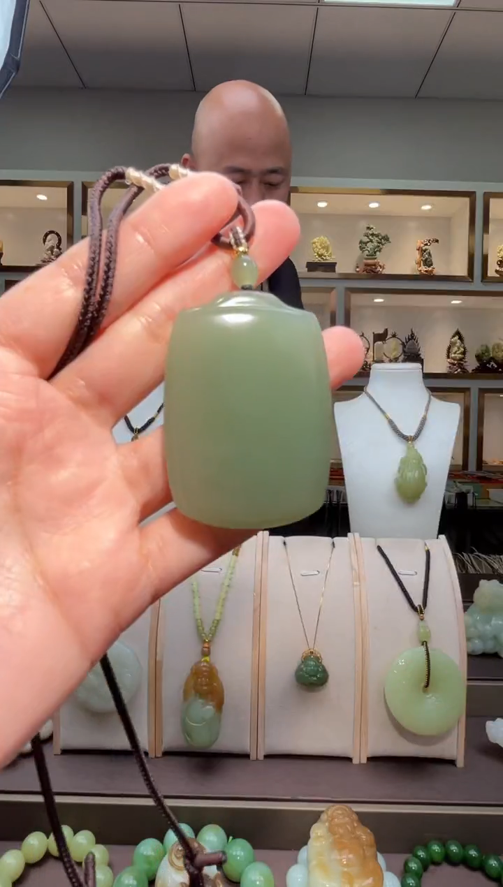 颈饰未镶嵌和田玉苏