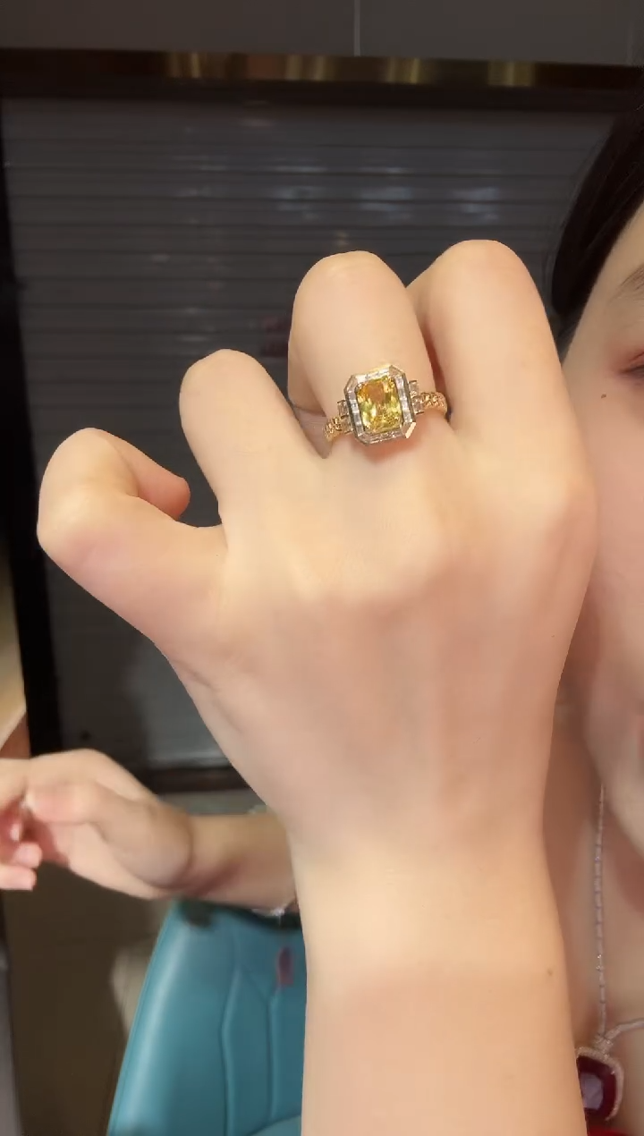 戒指蓝宝石18K金镶嵌1.1ct