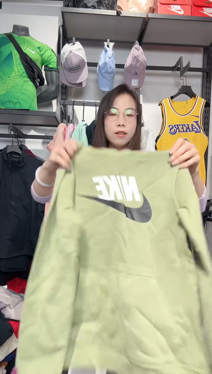 1068   编码 瑕疵款直播间过款为准 尺码 M
