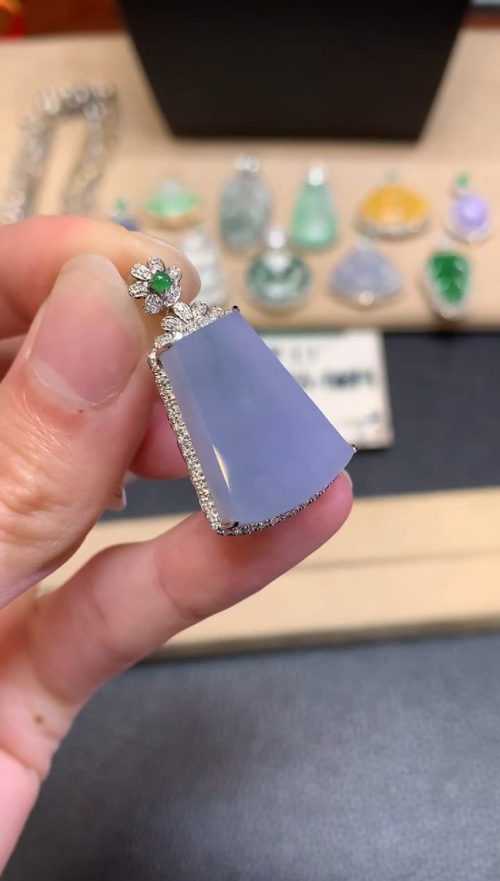 【闪购商品】翡翠颈饰18K金镶嵌无事牌【无服务费】