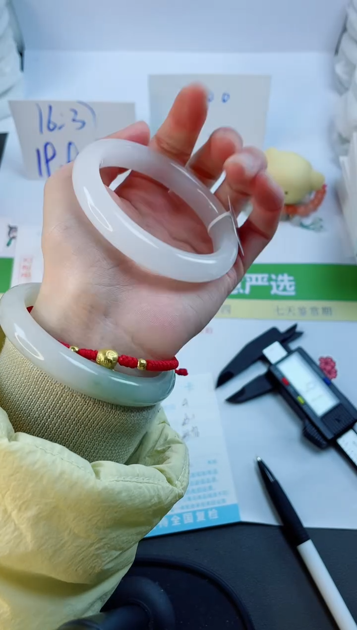 【闪购商品】石英质玉手镯未镶嵌4-55.1