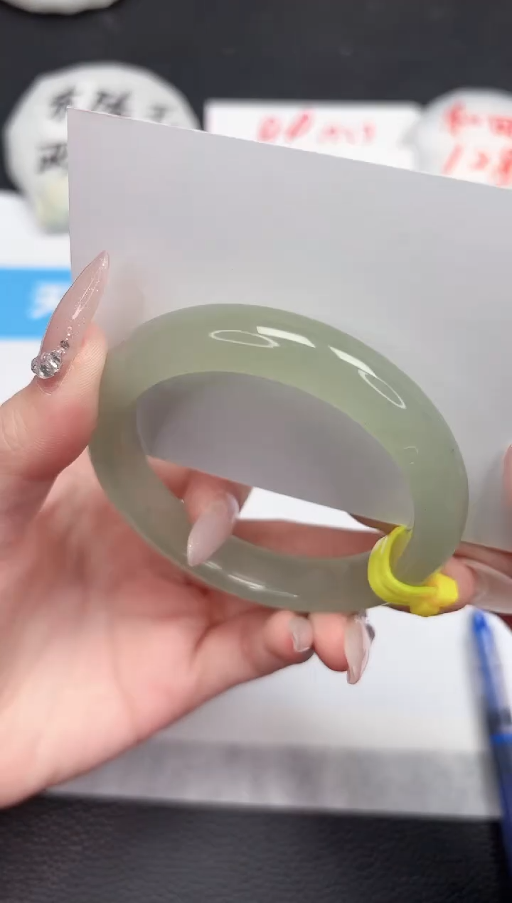 【闪购商品】石英质玉手镯未镶嵌175-54