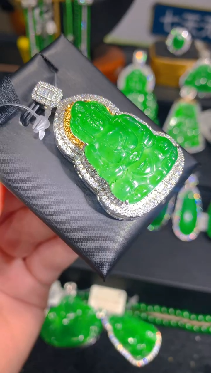 【闪购商品】翡翠颈饰未镶嵌94一季