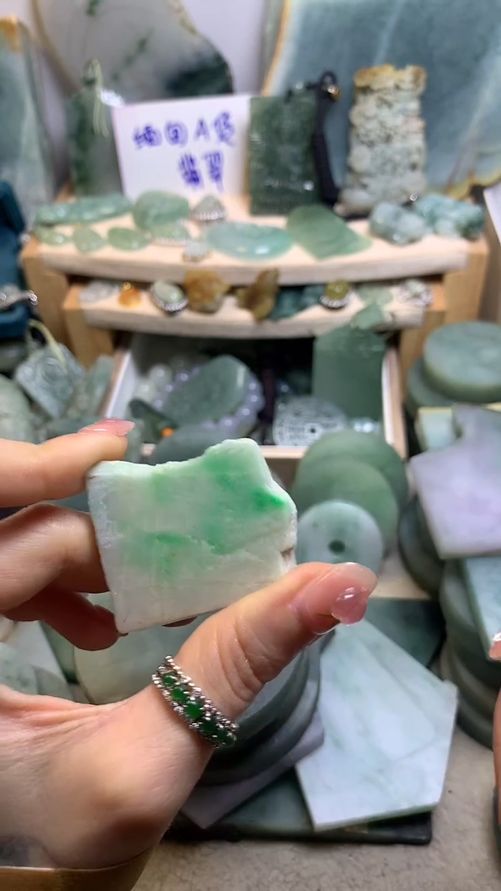 【闪购商品】翡翠挂件未镶嵌缅甸A货翡翠，没有运费险