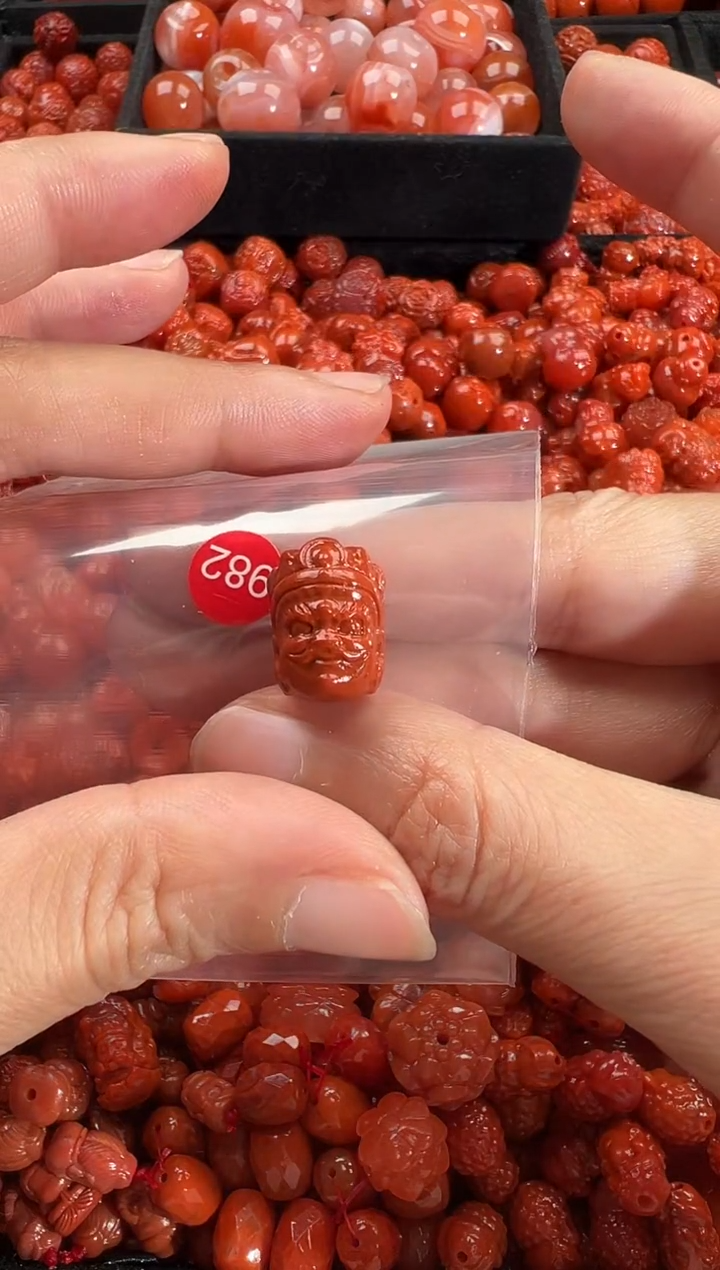 颈饰未镶嵌南红玛瑙1