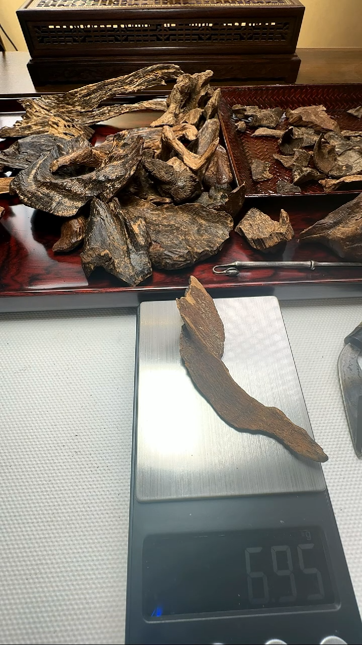 沉香沉香碎屑沉水富森红土6.9g