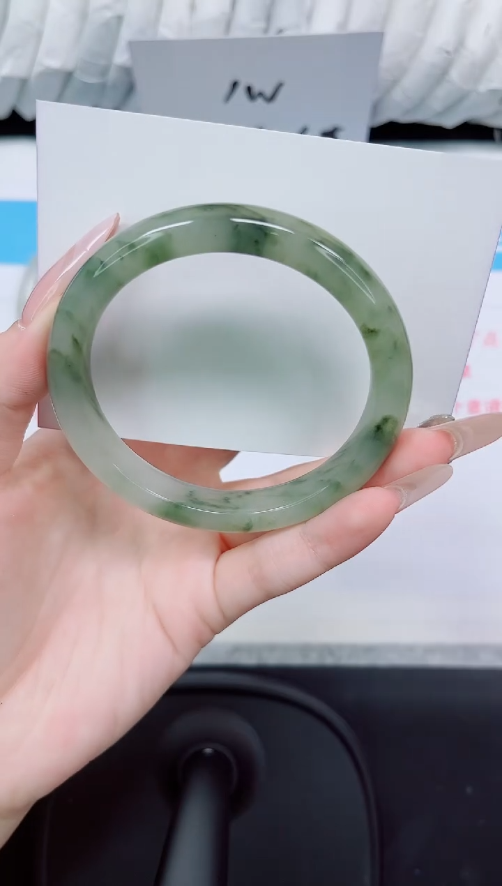 石英质玉手镯未镶嵌56