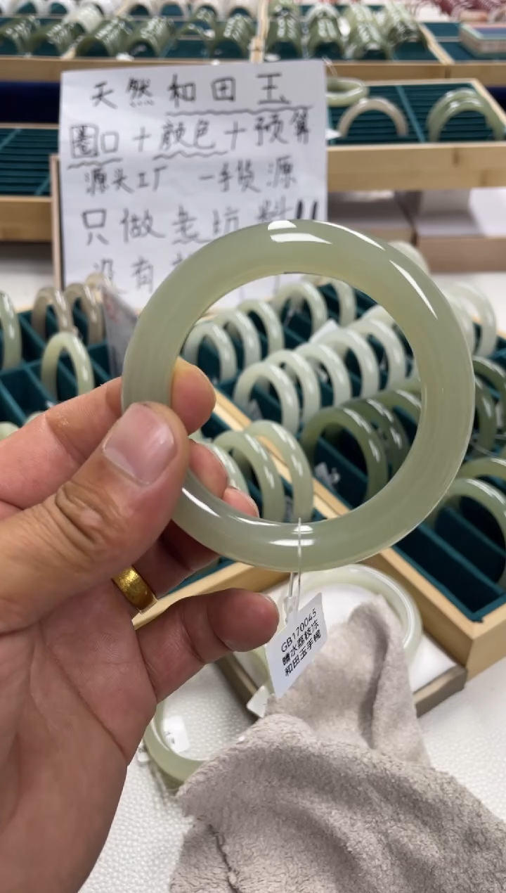 未镶嵌手镯和田玉北****）和田玉手镯170045