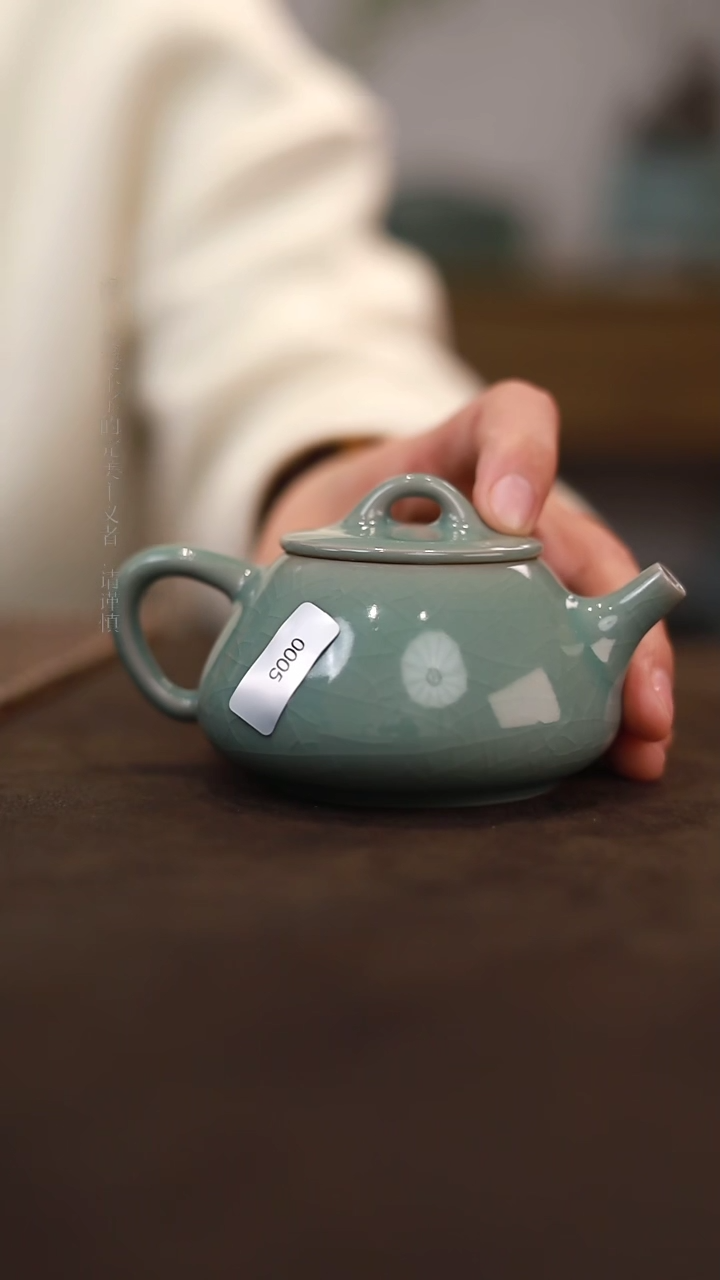 【闪购商品】杯0005一级品青绿仿古石瓢壶