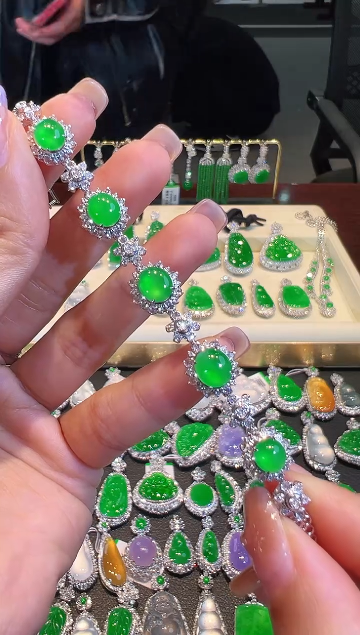 【闪购商品】翡翠手链18K金镶嵌翡翠